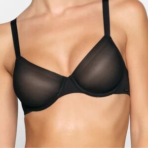 SKIMS No Show unlined molded Demi bra 34DD NWT (SK0004)